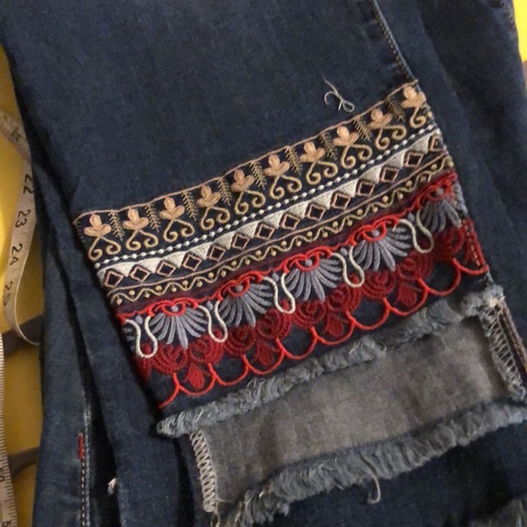 ⭐️ 5/$20 ⭐️ Loralette Jeans - Picture 3 of 3